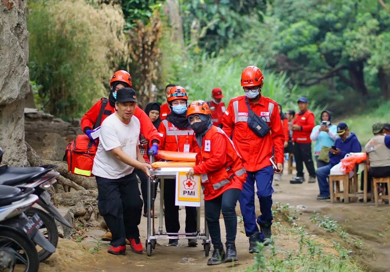 first-aid-diklat-PMI-PMR-KSR-relawan-pertolongan-bencana-Kota-Malang-korps-Red-Cross-Indonesia-website-by-WINSON-MEDIA-TEKNOLOGI-WEBCLOUDHOSTER-jasawebmalang.com-baliwebservices.com